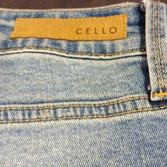 DISTRESSED Jeans w/Fade - Picture 4 of 4